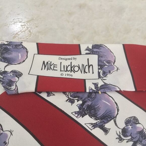 MIKE LUCKOVICH SILK ELEPHANT DESIGN TIE - Picture 6 of 7